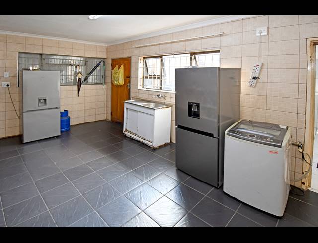 4 BEDROOM HOUSE FOR SALE IN MAYFAIR
